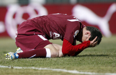 Jucătorii Rapidului, luaţi la ţintă: "Să vă fie ruşine, voi aţi îngropat clubul!"