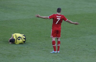 VIDEO şi FOTO Ieşire nervoasă a lui Ribery » Francezul l-a lovit cu cotul pe Lewandowski! Merita cartonaş roşu?