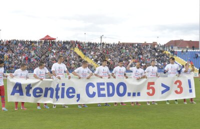 FOTO + VIDEO S-au ţinut de cuvînt! » Steliştii au avut un mesaj de susţinere pentru Gigi Becali