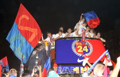 Daniel Şendre şi-a imaginat ce ar fi răspuns cîteva dintre personajele din fotbal dacă ar fi primit întrebarea: "V-aţi uitat aseară la petrecerea Stelei?"