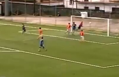 VIDEO "Pe aripile vîntului" :) » Unul dintre cele mai ciudate goluri din istoria fotbalului