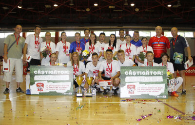 Campionii Cupei Coca-Cola 2013, mândri de trofeul câştigat
