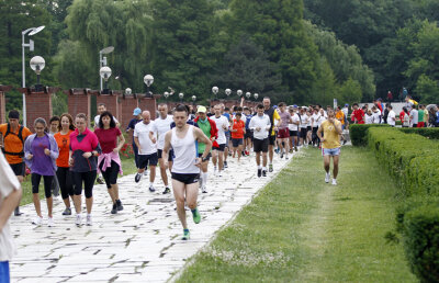 150 de ture pentru Petru » Un bucureştean a donat unui copil în suferinţă cîte 100 RON pentru fiecare tur de parc alergat