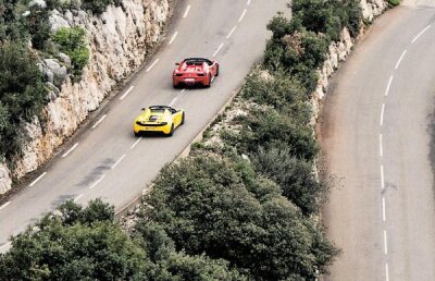 Citiţi în TopGear de iunie! » Cine a fost mai bun? Ferrari vs McLaren