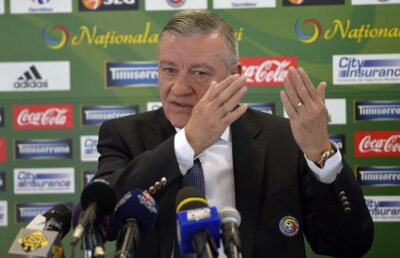 Ioaniţoaia îl atacă pe Naşu': "Castanele din foc"