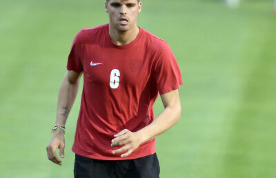 Asanovici şi Hasanovici, în probe » Mulţescu nu s-a hotărît încă în privinţa celor doi jucători