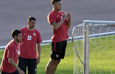 Pachet întreg » Mulţescu s-a decis: contracte pentru trei jucători de la Severin!