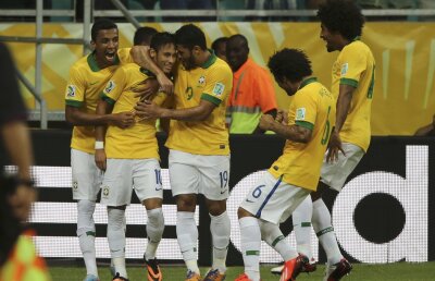 VIDEO Brazilia - Italia 4-2, un nou supergol Neymar! Europenii vor juca în semifinale cu Spania, sud-americanii îşi află mîine adversarul
