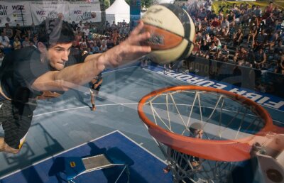 GALERIE FOTO / Nebunie de zile mari la Bucureşti » Gravitaţia a fost ridiculizată la Wizz Air Sport Arena Streetball!