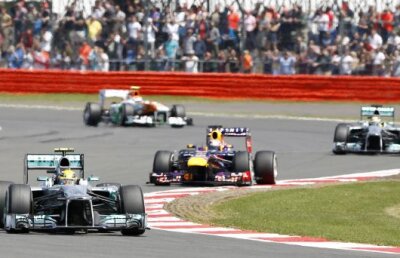 Ziua exploziilor » Rosberg cîştigă la Silverstone, abandonul lui Vettel relansează lupta la titlu
