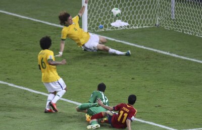 Intervenţia partidei » Explicaţia genială a lui David Luiz după faza care ridicat Maracana în picioare