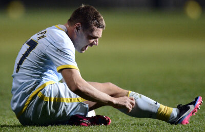 VIDEO Au rupt jumătate de echipă! » Amicalul cu Sheffield s-a terminat rău pentru Steaua: şase jucători accidentaţi!