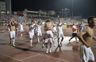 VIDEO şi FOTO » Rapid rămîne în Liga 1! AICI ai cele mai importante ştiri, reacţii şi imagini de la meci!