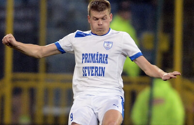 Români în campionate exotice » Aventurile lui Vancea în Iran: "Facebook interzis, fără pantaloni scurţi!"