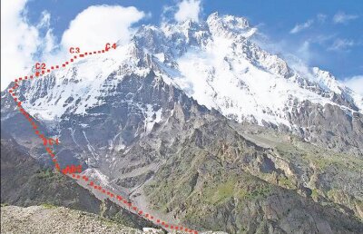 Fără oxigen, fără şerpaşi » Expediţia românească pe Nanga Parbat (8.126 m) a ajuns ieri la 7.300 metri şi azi o să urce spre Zona Morţii
