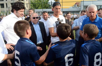 Patronul lui Dinamo Tbilisi, Roman Pipia, l-a adus pe Ronaldo la inaugurarea unei academii de fotbal