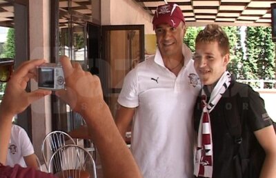 FOTO Vaslui şi Rapid s-au evitat înainte de meci: unii în parc, alţii la mall » Doar 5 fani la şedinţa de autografe a giuleştenilor!