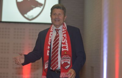 Mulţescu dă o replică "aroganţei" lui Reghe: "Steaua s-a format cu ani în urmă cu jucători de milioane"