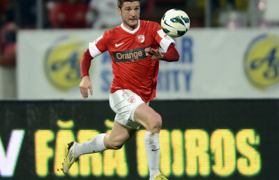 L-au lăsat fără tricou » Motivul pentru care Mulţescu nu îl poate folosi încă pe Cristea