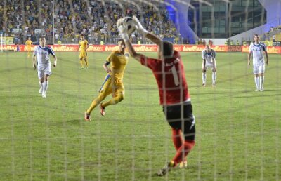 VIDEO+FOTO Scăriţa care a dărîmat totul » Petrolul a remizat cu Pandurii, 1-1, după ce Grozav a ratat un penalty în minutul 90
