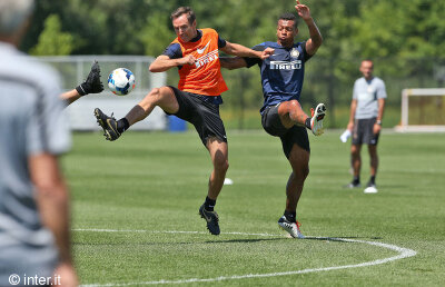FOTO Steve Nash, ”în probe” la Interul lui Chivu. Starul lui Lakers a arătat că ştie cu mingea!