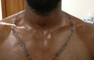 Varela şi-a tatuat o cruce