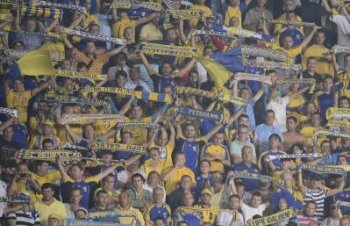 VIDEO Spectacol la Ploieşti » Fanii Petrolului au sărbătorit în stradă calificarea cu Vitesse