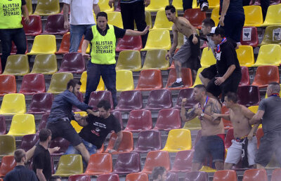 FOTO Prima bătaie din istoria stadionului! » Cum i-au păcălit dinamoviştii pe jandarmi