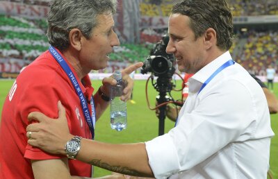 "Nu am spus că luaţi vitamine, altceva am spus!" » Ce au discutat Mulţescu şi Reghe cînd şi-au dat mîna