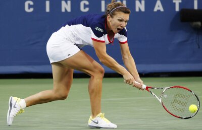 Halep a trecut de Stosur şi s-a calificat în "sferturi" la Cincinnati » Azi, de la 22:00, o înfruntă pe Serena Williams!