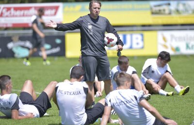 Exclusiv print » Situaţia ingrată în care se află Reghecampf, ce au fost în trecut cei care conduc cluburile din Liga 1 şi cum s-a schimbat Wesley