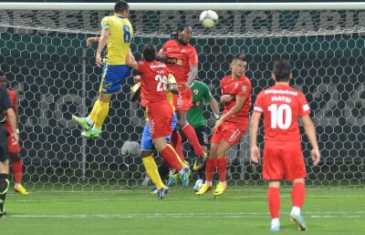 VIDEO Perfuzii cu somnifer » Dinamo s-a făcut de rîs împotriva “lanternei”: 1-1, după un meci în care a fost dominată