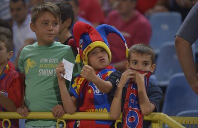 FOTO Ghencea copiilor » Juniorii au luat cu asalt templul Stelei la meciul cu CFR Cluj