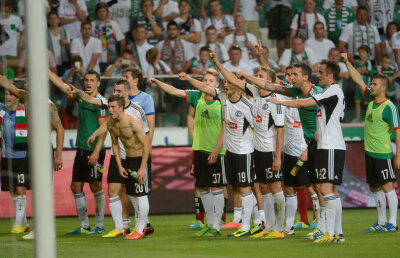 VIDEO Merg peste tot, cîntă în orice condiţii » Ce au făcut fanii Legiei la meciul din Cupa Poloniei cu Rozwoj