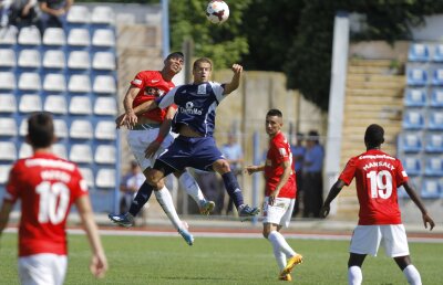 FOTO Joaca de-a fotbalul » Atacanţii lui Dinamo nu au reuşit să marcheze nici cu CSM Râmnicu Vîlcea