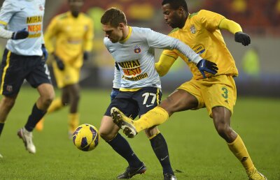 Transferurile Stelei, dezbătute de trei antrenori » Kapetanos probabil, Varela foarte greu!