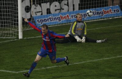 Kape joacă 9 luni! » Ce condiţie riscantă a acceptat atacantul grec pentru a reveni la Steaua