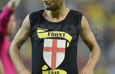 EXCLUSIV Curtean şi alţi jucători dinamovişti au bătut măr un fan al lui U Cluj! Reacţia oficialilor