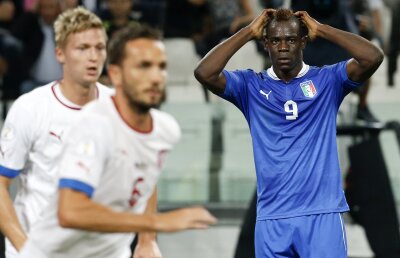 VIDEO Înger şi demon! Balotelli a avut ratarea serii în preliminariile Campionatului Mondial
