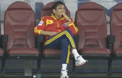 Contra îi ia apărarea lui Piţurcă: "A pregătit bine tactic!" Care sînt cauzele înfrîngerii cu Turcia