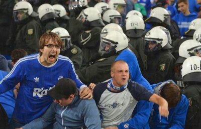 Fără apărare?! » Atenţie, Steaua! Poliţia nu mai asigură securitatea pe arena lui Schalke