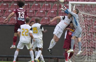 Derby cu tribune goale » S-au vîndut doar 5.000 de bilete la meciul U Cluj - CFR