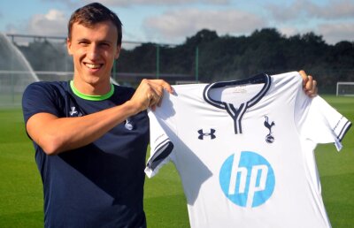 Dom' Profesor » Vlad Chiricheş îi învaţă pe fanii lui Tottenham cum să pronunţe numele său