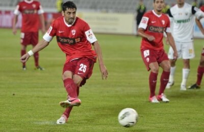 Două vîrfuri în atac » Stoican este tentat să încerce o formulă mai ofensivă la meciul de azi din Cupă, Dinamo - Sănătatea