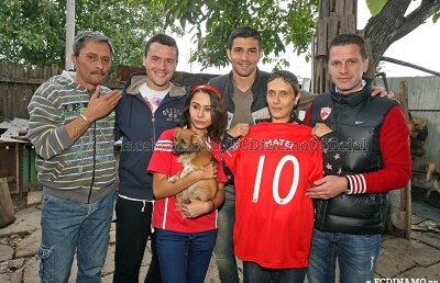 VIDEO şi FOTO » Dinamoviştii au adus bucurie în viaţa unei femei bolnave, din Voluntari
