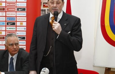 Pe cine place Cornel Dinu din noul val de antrenori » Trei nume lăudate de Mister