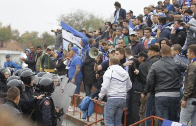 VIDEO Au apărut filmările cu bătaia din tribune! Imaginile dure care au provocat 4 etape de suspendare pentru FC U Craiova