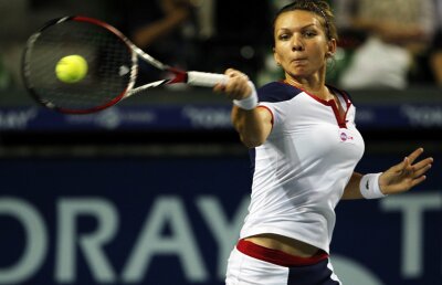 Simona Halep a zdrobit-o pe Anastasia Pavliucenkova şi e în finala de la Moscova!