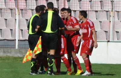 Aradul acuză furios arbitrajul lui Flavius Roşu din meciul cu Bistriţa: ”Ne-au masacrat!”
