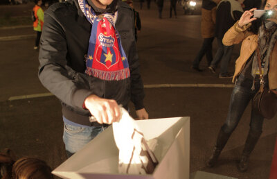 Fanii Stelei şi-au donat monedele din buzunar Fundaţiei Mihai Neşu